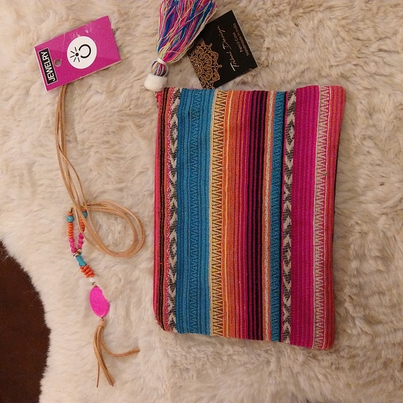 $$❤️❤️☘️NWT.  2 piece set includes necklace and medium tribal print bag. - Picture 7 of 8